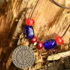 BM-JW-004 - LARP Collier de perles de verre avec pendentif Vegvisir
