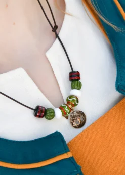 BM-JW-003 - LARP Collier de perles de verre avec pendentif Yggdrasil