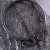 1401051908 - Fibule annulaire doublement enroulée, forgée à la main