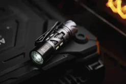 LPGSK03ALGREY - LOOP GEAR SK03 Torche Aluminium E-Tritium 1000lm 920mAh 14500 USB-C GRIS
