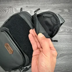 852107SBLK - VANQUEST VERT-7 Sac Bandoulière SOLID BLACK