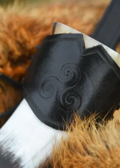 ULF-LP-33-BL-L - LARP Porte Corne à Boire en Cuir Estampé Triskele Noir