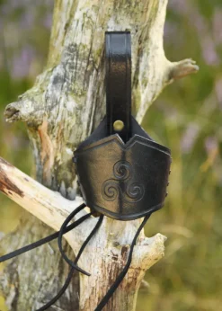 ULF-LP-33-BL-L - LARP Porte Corne à Boire en Cuir Estampé Triskele Noir